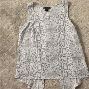 Scale pattern open back blouse
